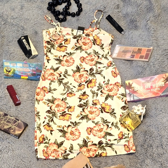 White Floral Dress size M - Picture 7 of 7